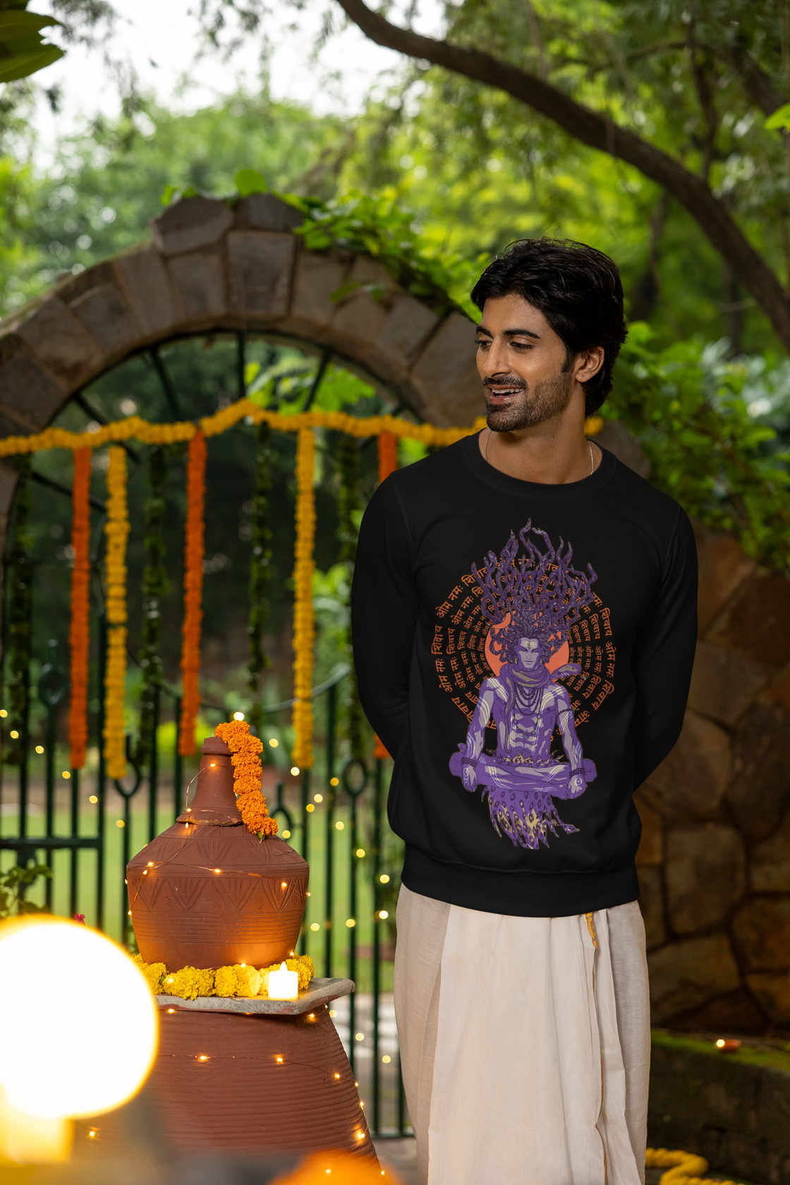 Men's Om Namah Shivaay Printed Black Sweatshirt